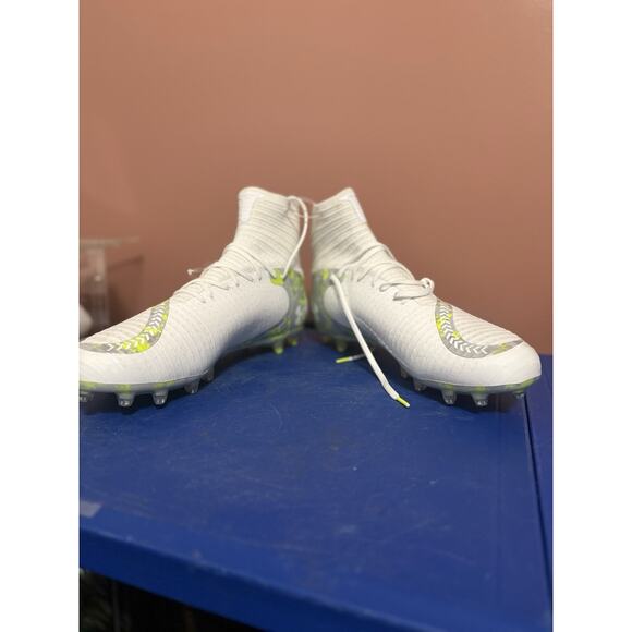 Under Armor Men’s Teleknit Highlighter & White Lacrosse Cleats Size 15